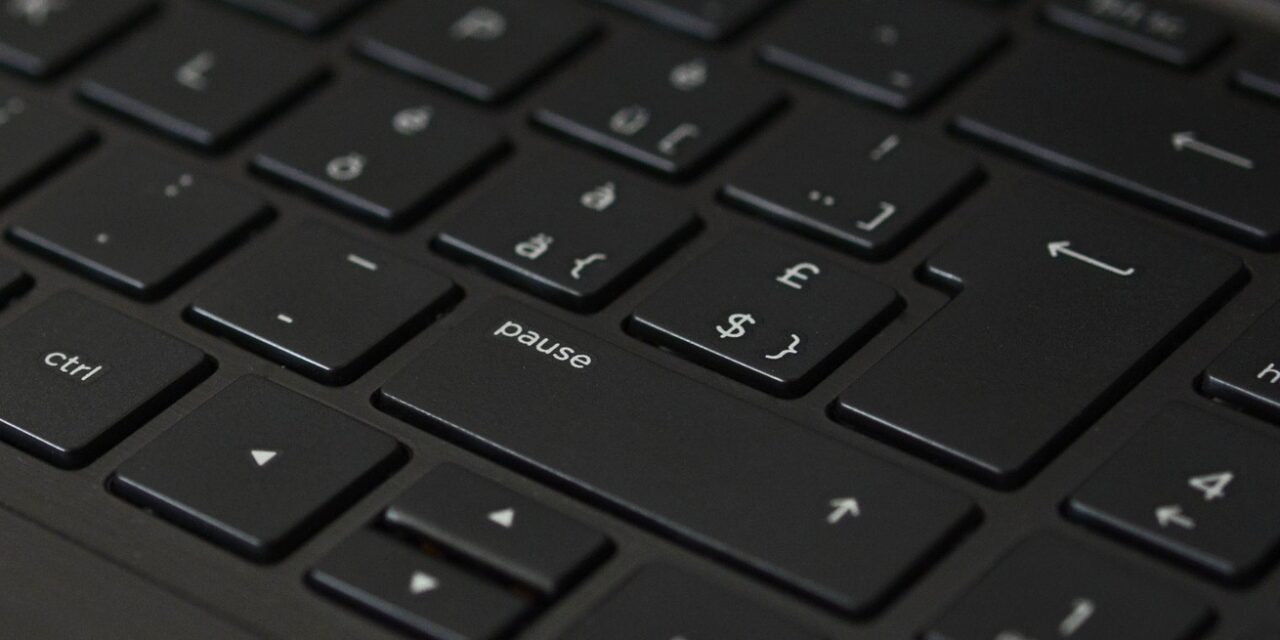 O que é a moldura do teclado do notebook?