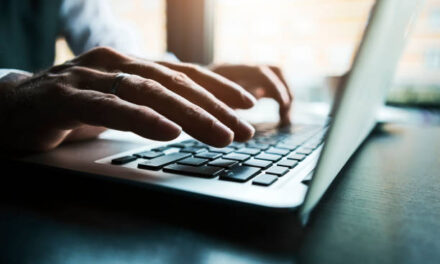 Como bloquear o teclado do notebook para limpar