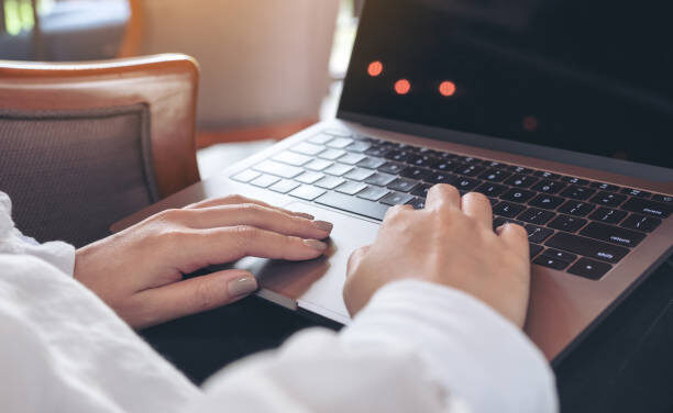 POSSO USAR BATERIA COM VOLTAGEM DIFERENTE?