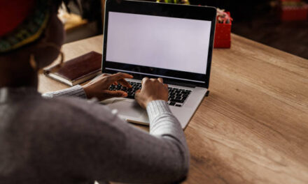 Como encontrar uma tela de notebook compatível