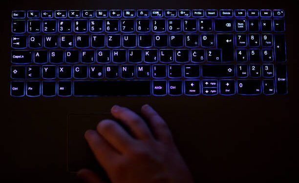 Como fazer o teclado do notebook brilhar