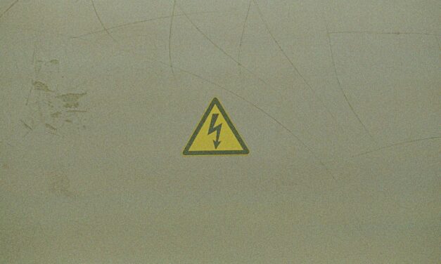 POSSO COMPRAR BATERIA COM VOLTAGEM DIFERENTE?