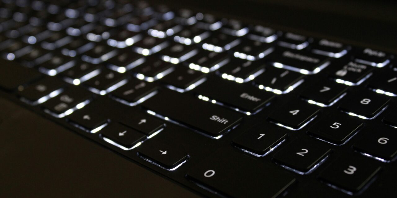 Onde fica o shift no teclado e suas funções