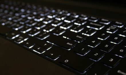 Onde fica o shift no teclado e suas funções