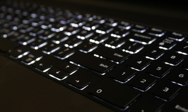 Onde fica o shift no teclado e suas funções